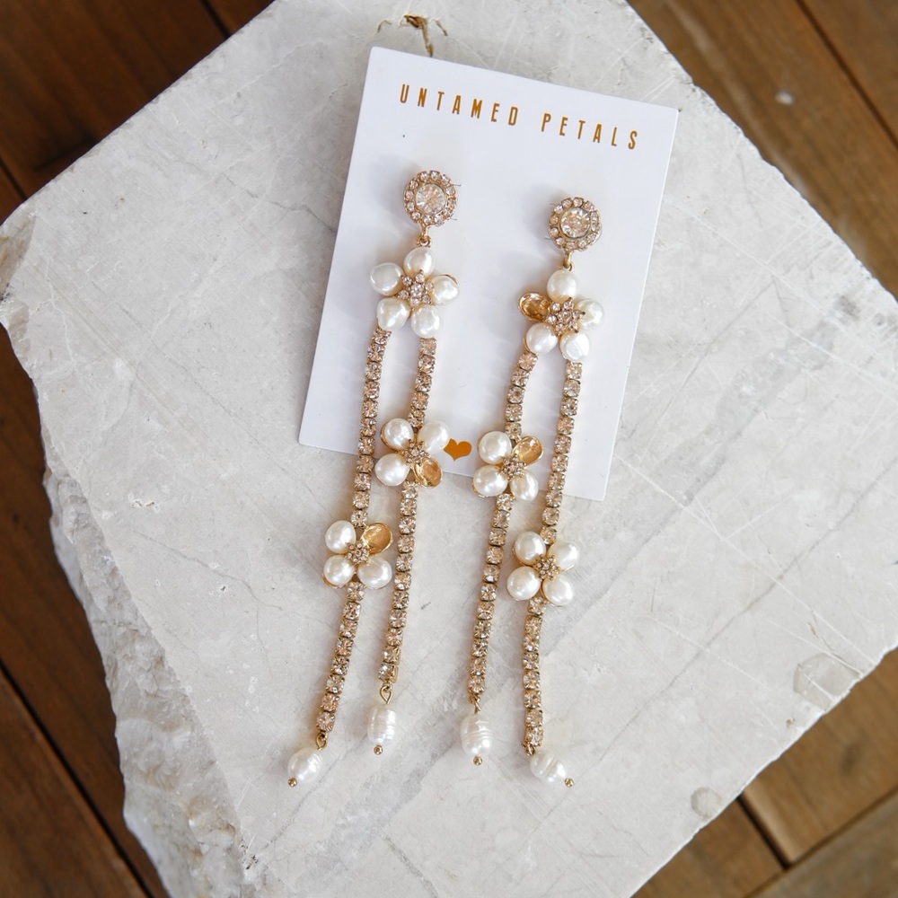 NWT Untamed Petals Flower Earrings